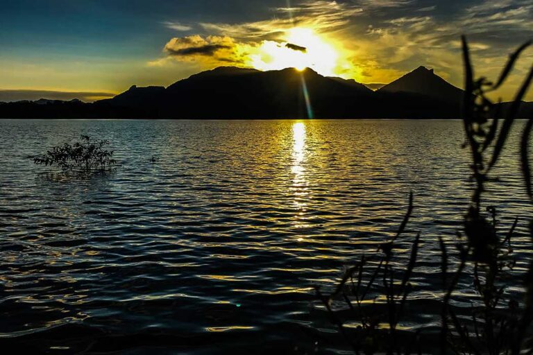 The_Delightful_Sunset_in_Parakrama_Samudra-1050x700-1