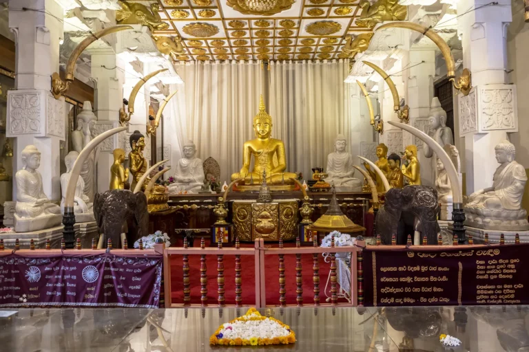 temple-of-the-tooth-buddha-kingdom-of-kandy-sri-lanka