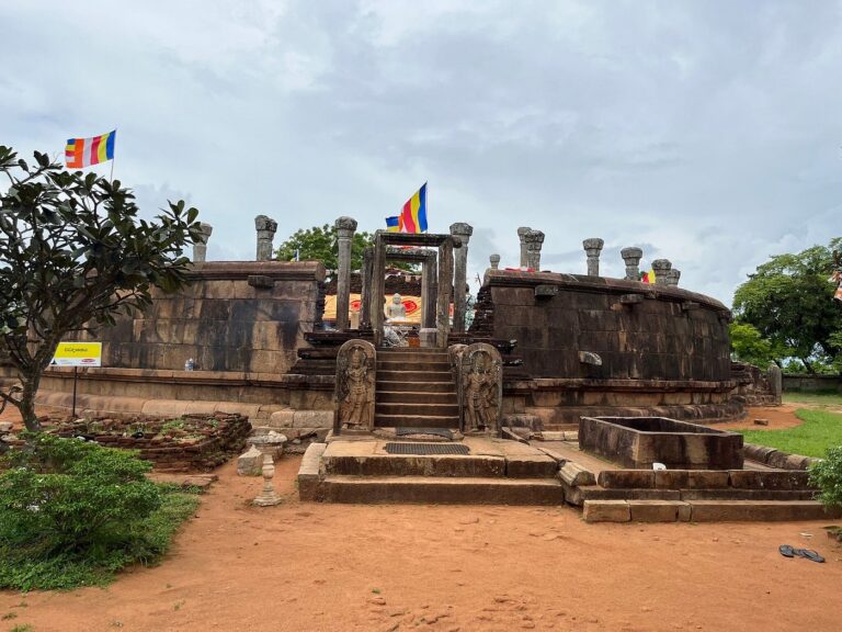 girihandu-seya-temple
