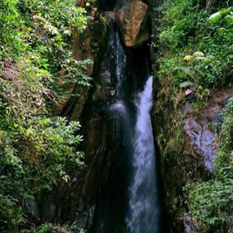 Katugas Ella Waterfall