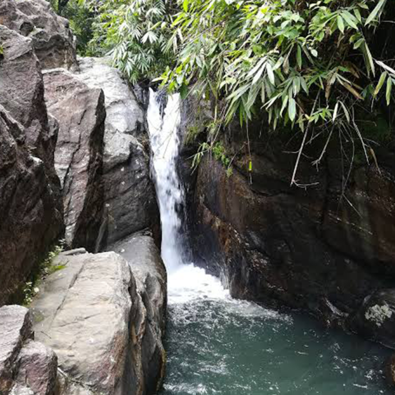 Katugas Ella Waterfall