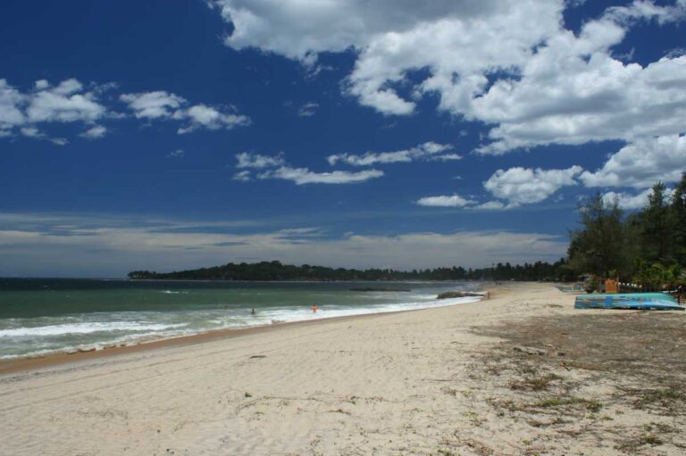 Arugam_bay_beach_20190616113407