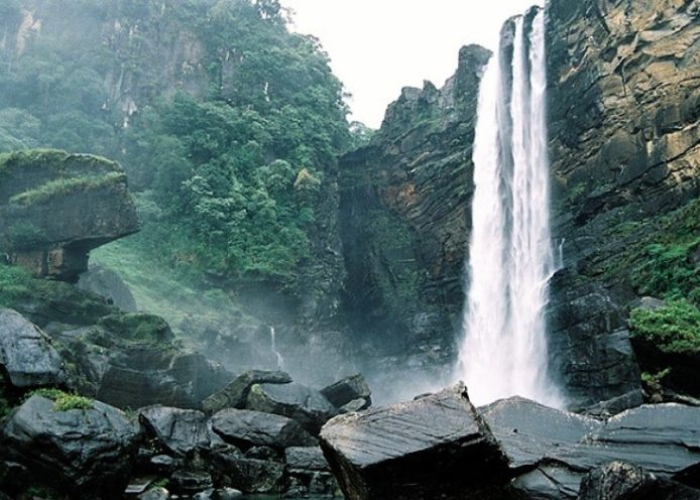 Bambarakanda Waterfall2