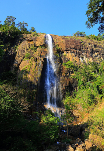Diyaluma Waterfall1