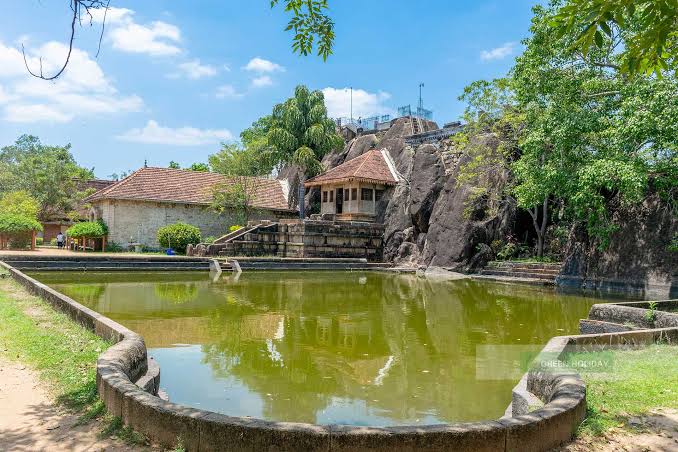 Isurumuniya Rock Temple 1