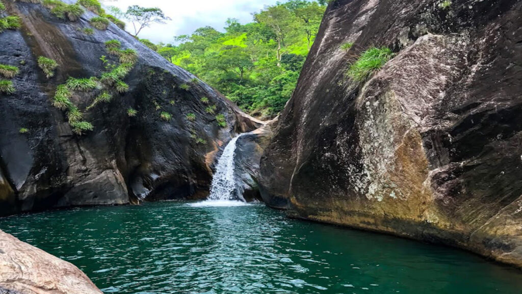Pahanthudawa Waterfall