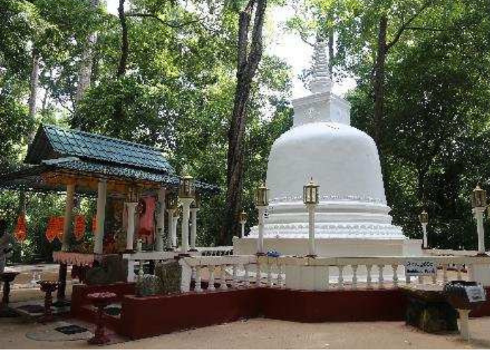 Na Uyana Monastery2