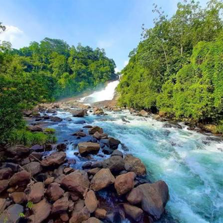 Bopath Ella Waterfall